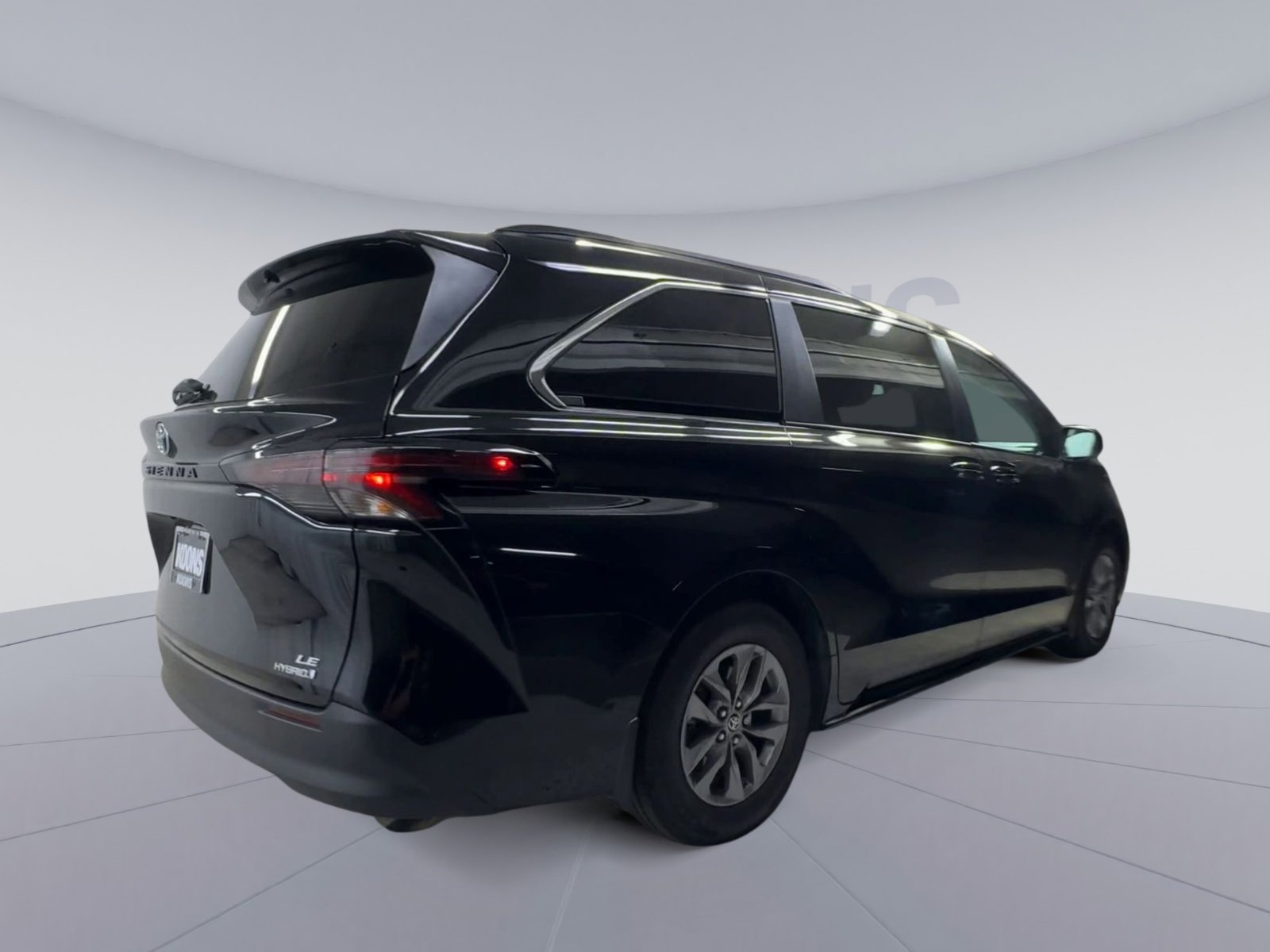 Used 2023 Toyota Sienna LE FWD image 11