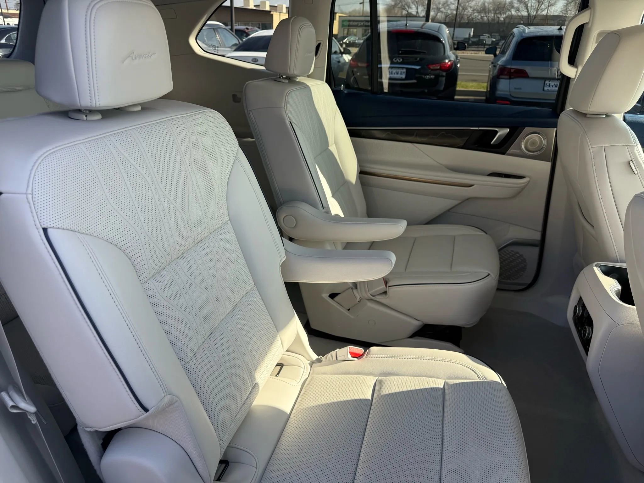 Used 2025 Buick Enclave Avenir w/ Trailering Package, 5000 lbs. image 30