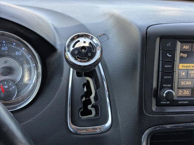 Used 2015 Chrysler Town & Country S w/ Driver Convenience Group FWD image 12