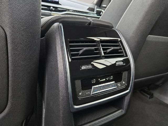 New 2027 BMW X7 M60i AWD/4WD image 12