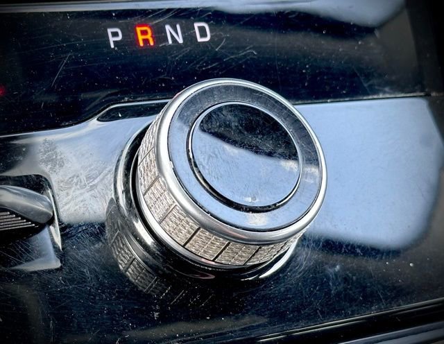 Used 2023 Jeep Grand Cherokee Limited w/ Black Appearance Package image 14