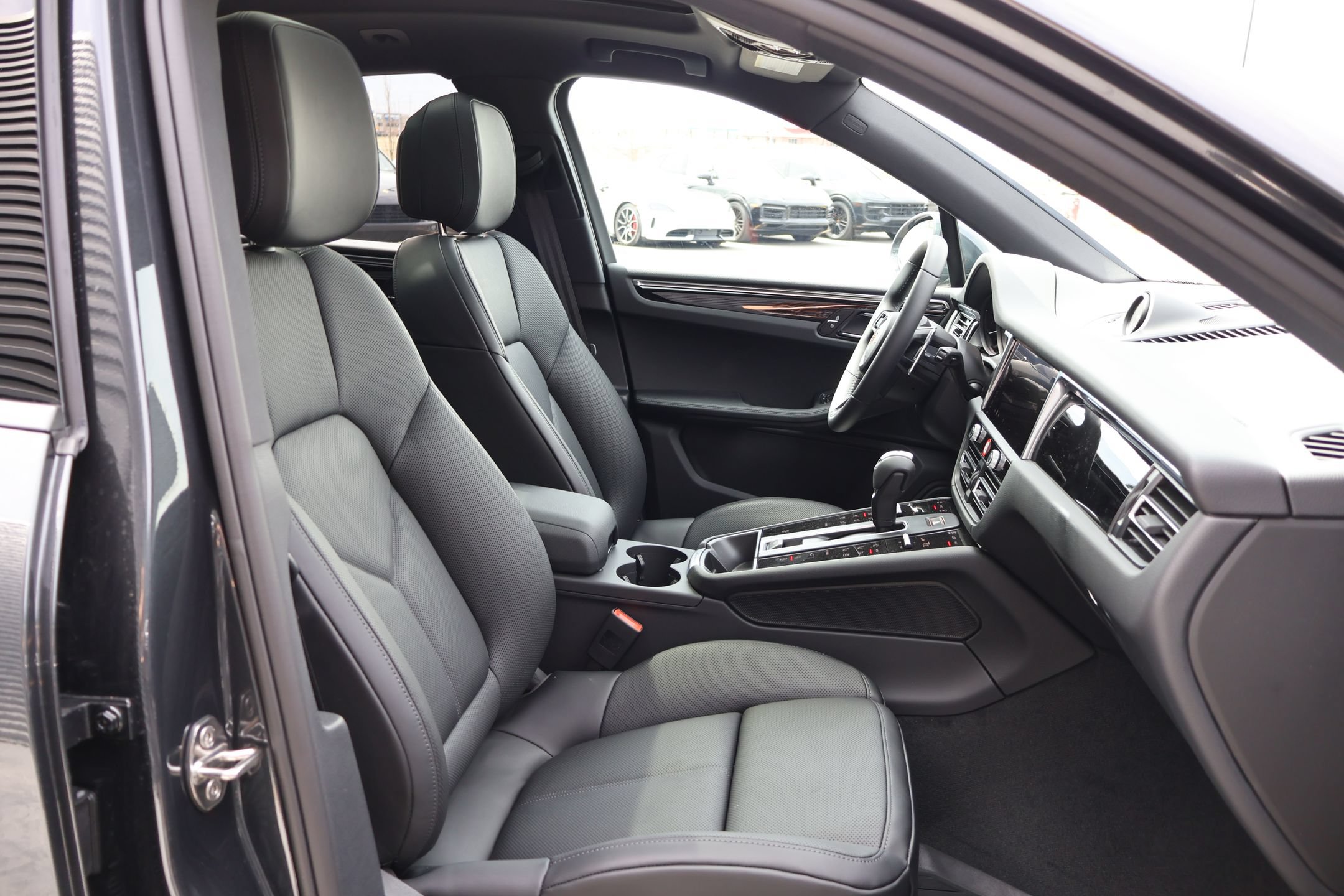 New 2026 Porsche Macan AWD/4WD image 25