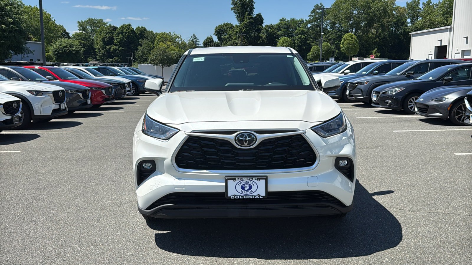 Used 2020 Toyota Highlander LE AWD/4WD image 2
