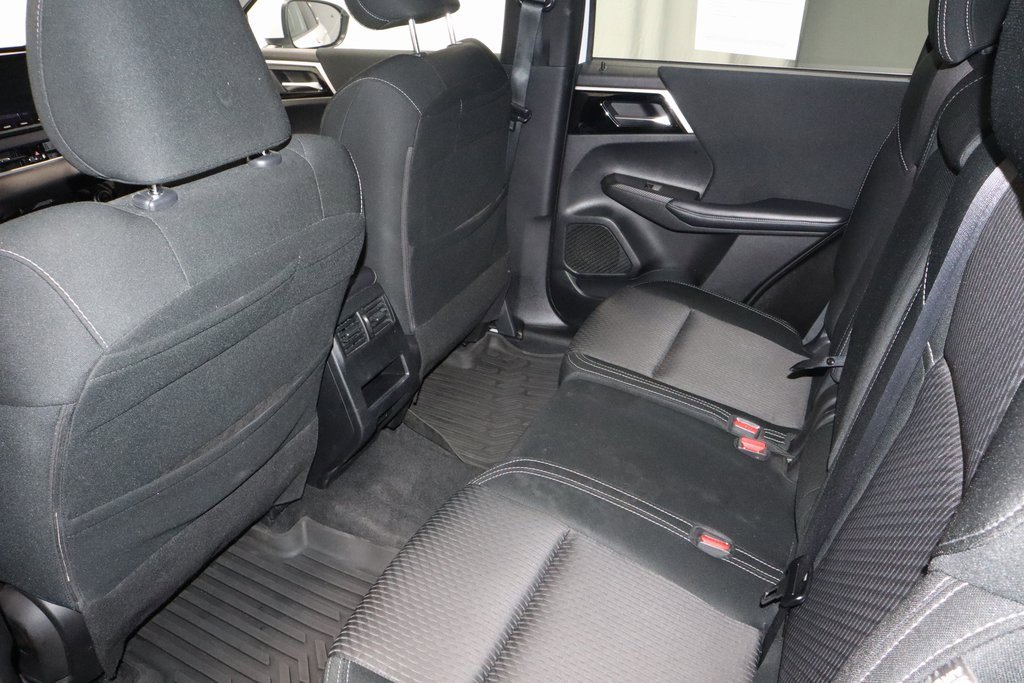 Used 2023 Mitsubishi Outlander ES image 20