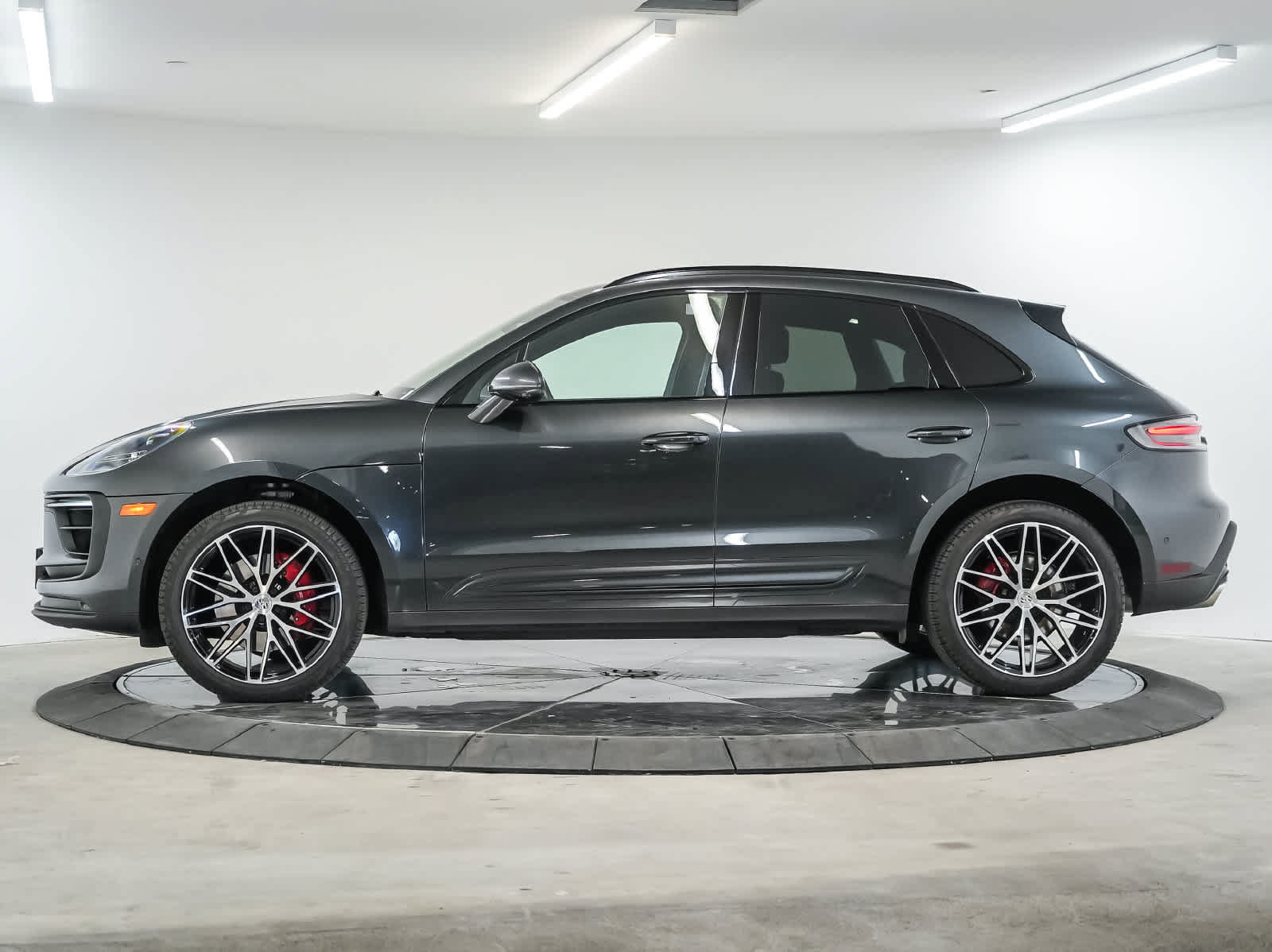 Used 2023 Porsche Macan S AWD/4WD image 2
