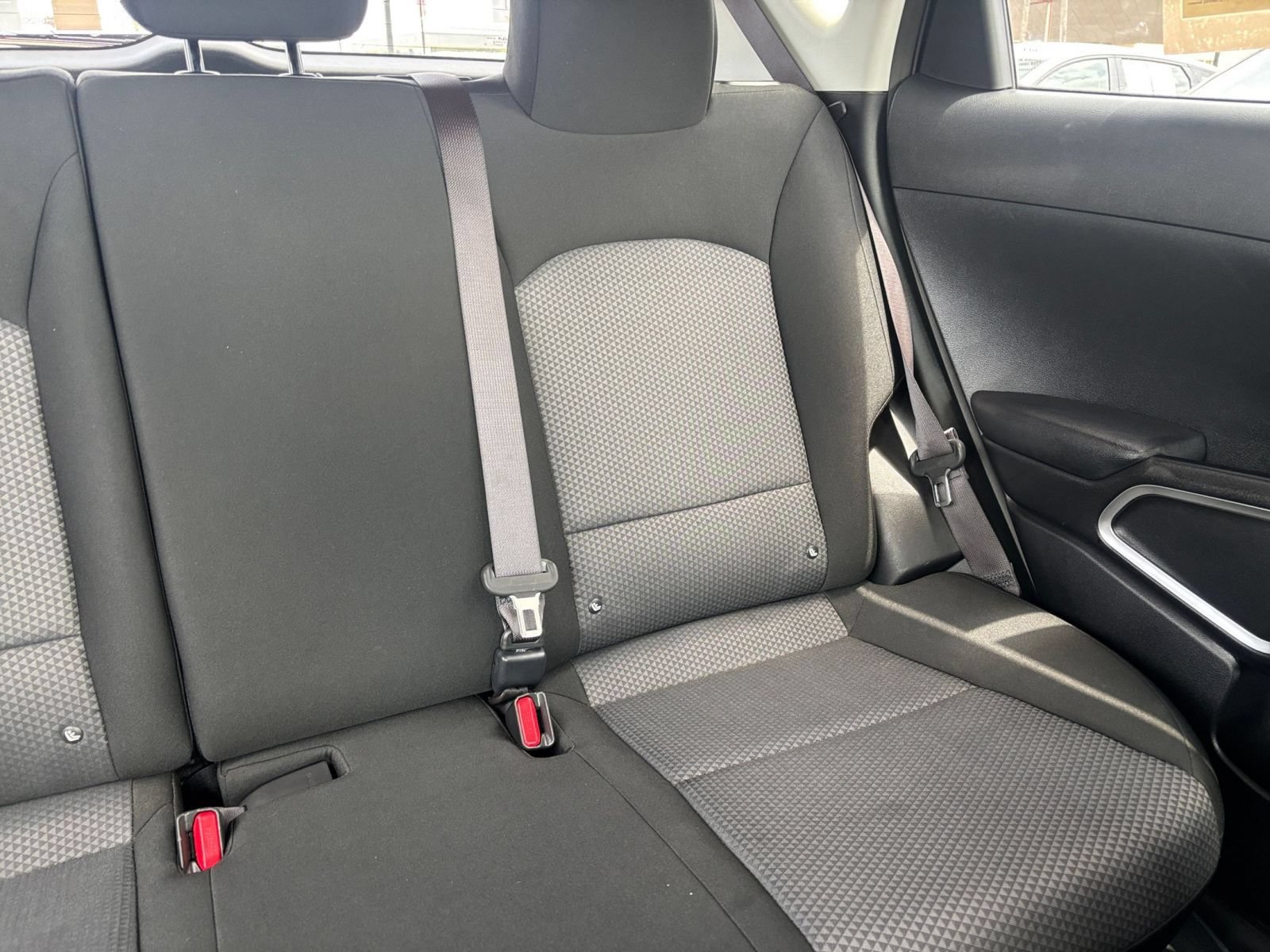 Used 2025 Kia Soul LX w/ LX Technology Package FWD image 30