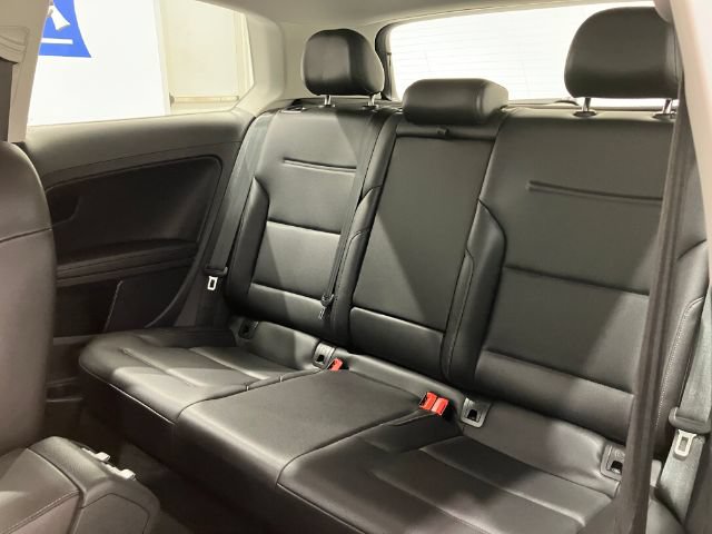 Used 2015 Volkswagen Golf S FWD image 35