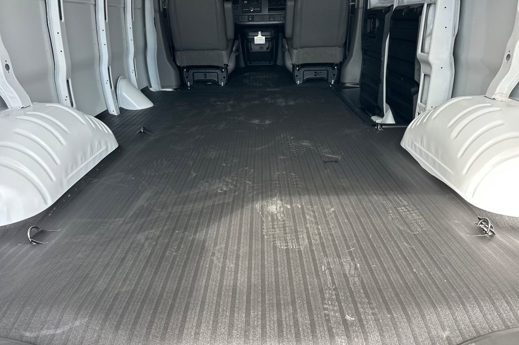New 2026 Chevrolet Express 3500 RWD image 15