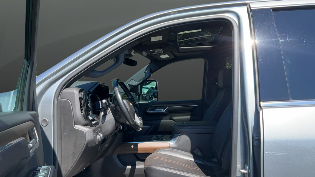 Used 2024 Chevrolet Silverado 2500 High Country w/ High Country Premium Package AWD/4WD image 17