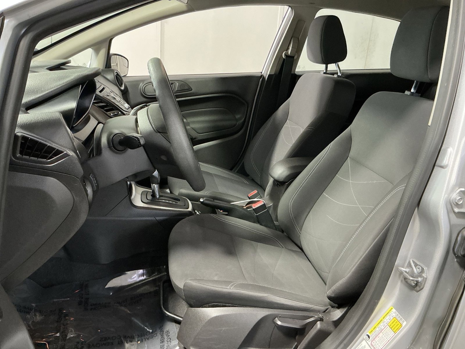 Used 2017 Ford Fiesta SE image 21