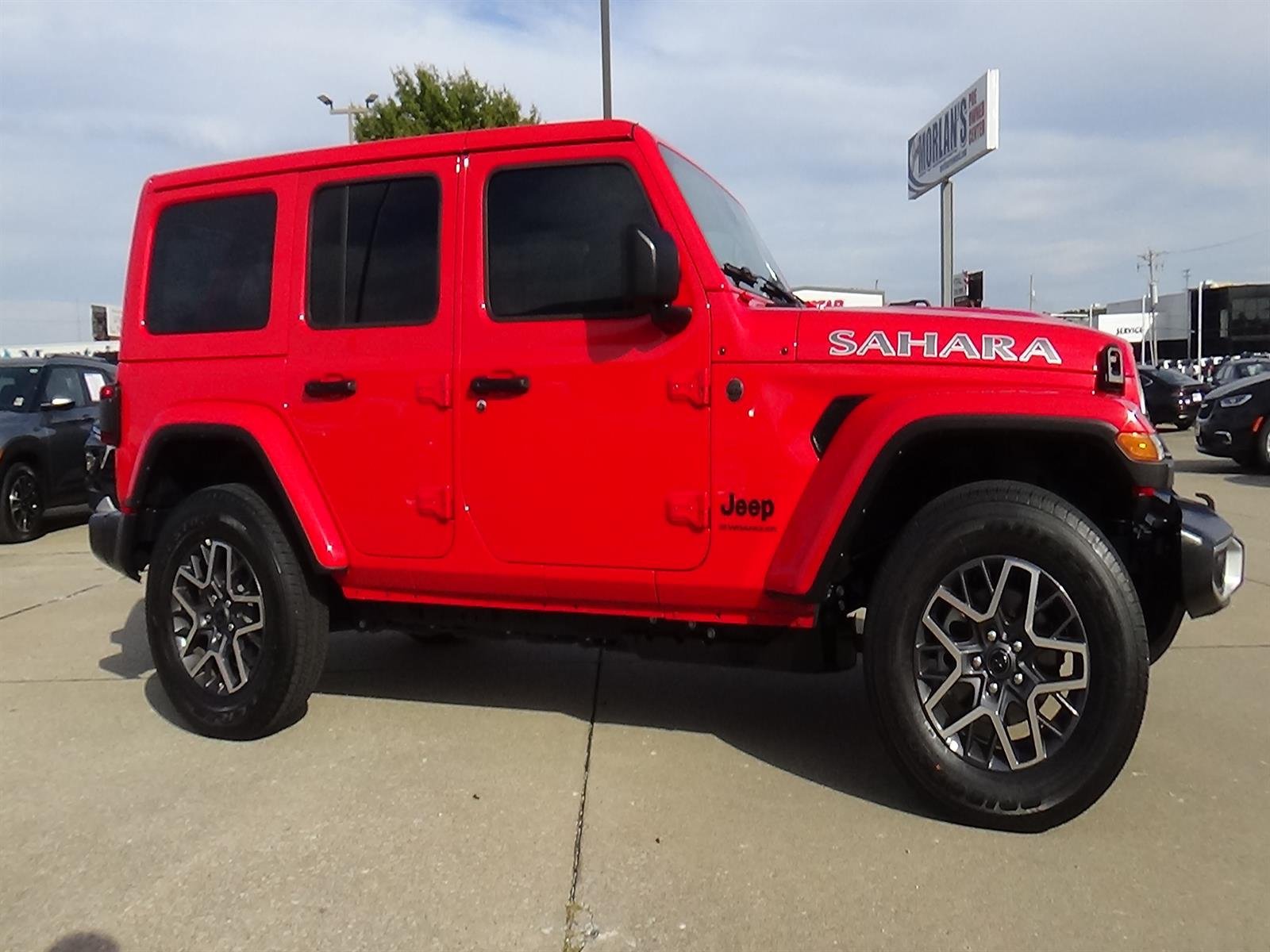 Used 2026 Jeep Wrangler Unlimited Sahara AWD/4WD image 6