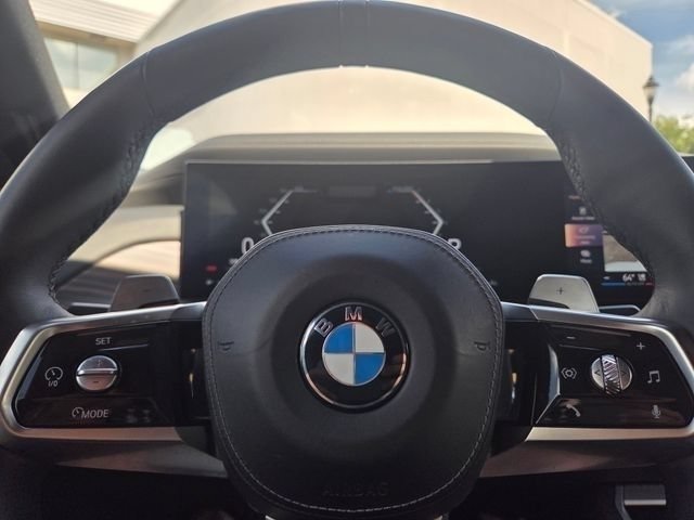 Used 2025 BMW 760i xDrive w/ Executive Package AWD/4WD image 32