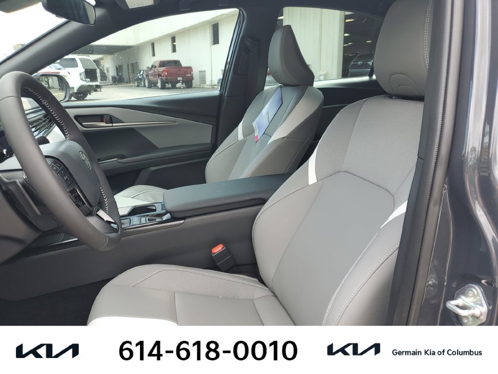 Used 2026 Toyota Camry SE FWD image 18