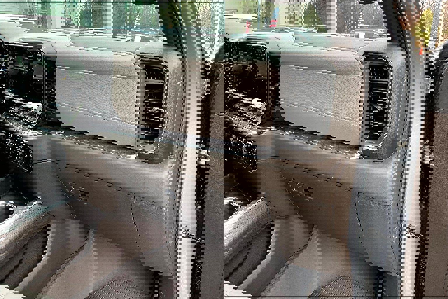 Used 2024 Chevrolet Silverado 1500 LTZ image 17