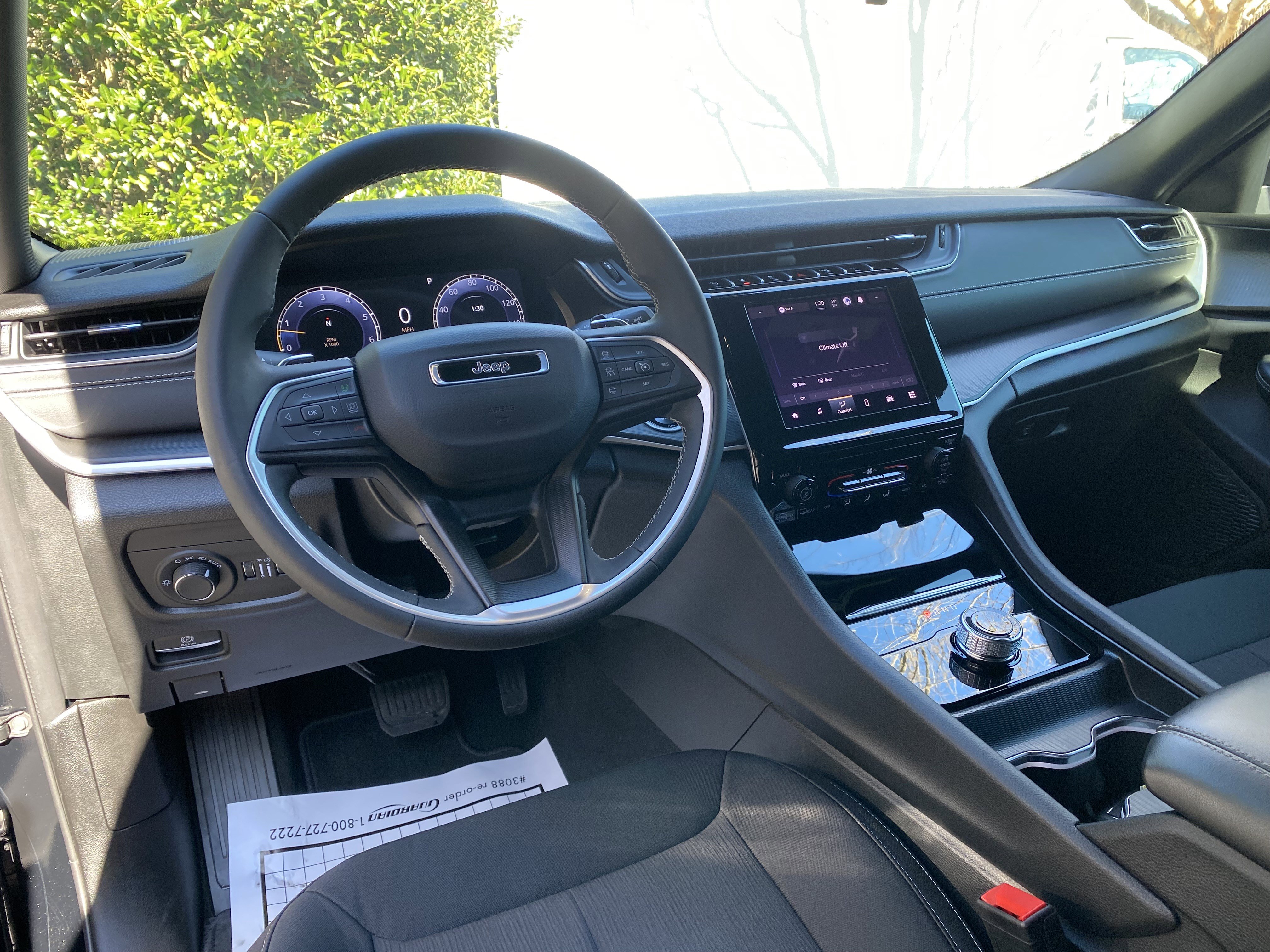 Used 2025 Jeep Grand Cherokee Laredo X image 34