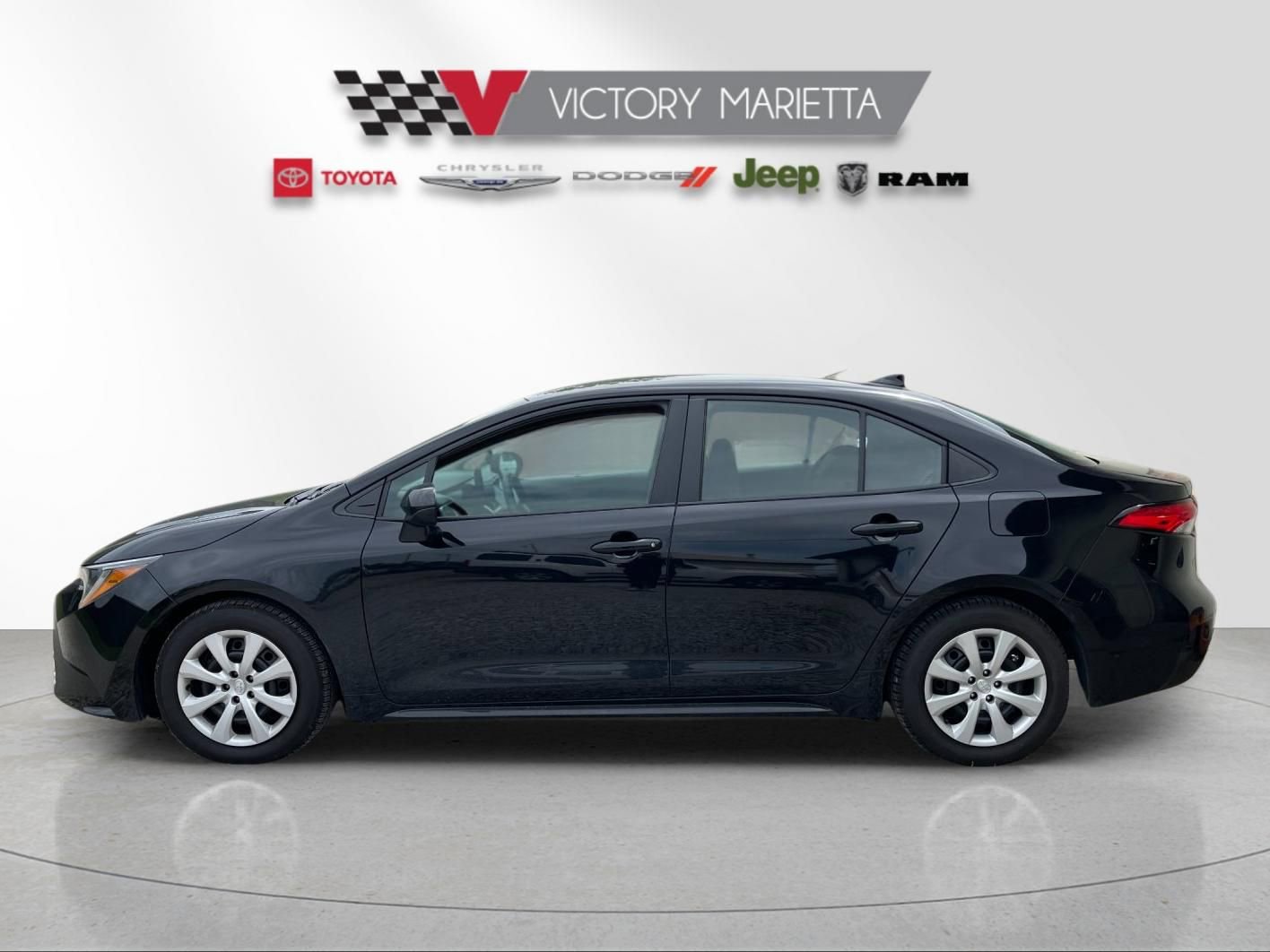 Used 2024 Toyota Corolla LE FWD image 2