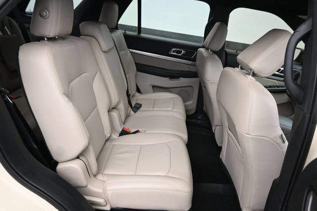 Used 2018 Ford Explorer XLT w/ Equipment Group 202A AWD/4WD image 8