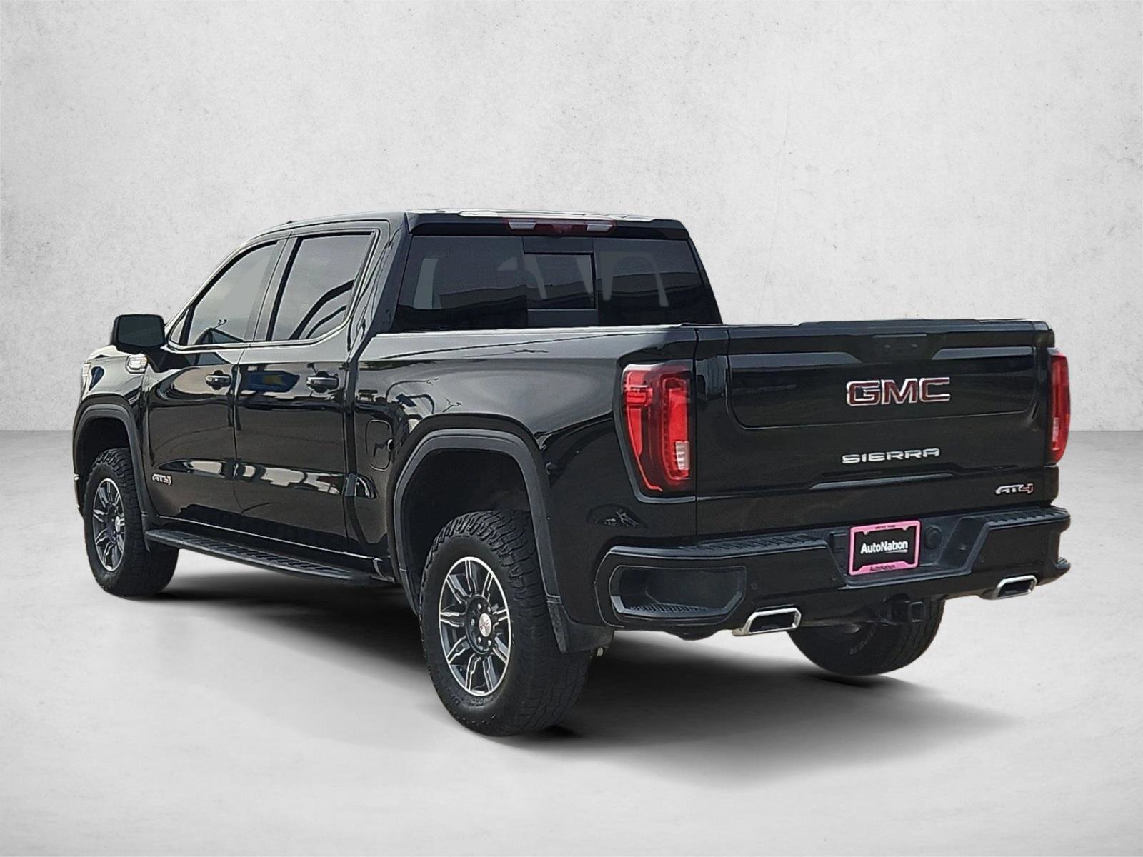 Used 2024 GMC Sierra 1500 AT4 w/ Technology Package AWD/4WD image 8
