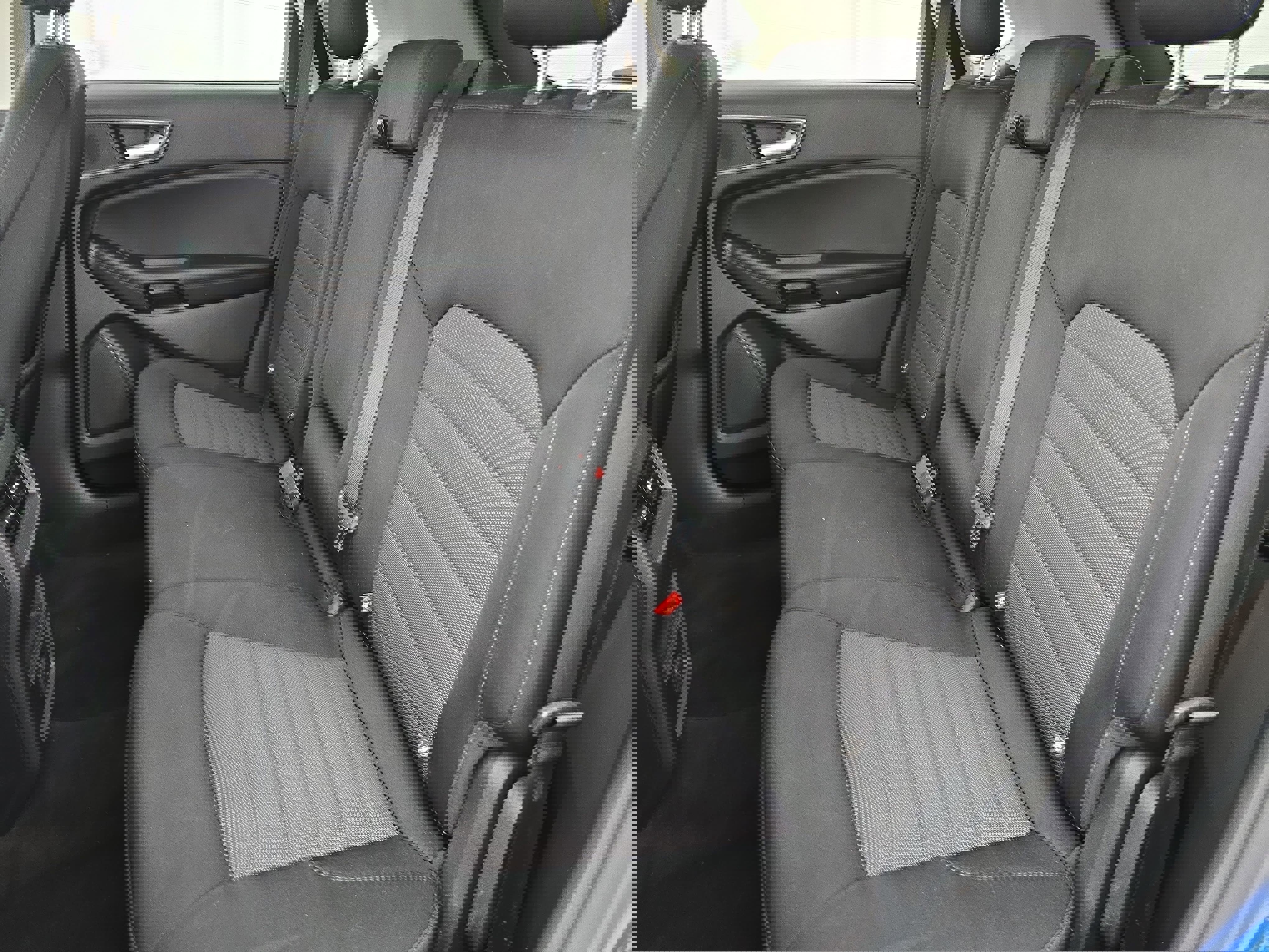 Used 2020 Ford Edge SE image 13