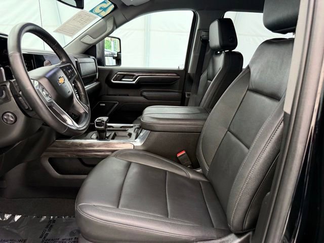 Used 2025 Chevrolet Silverado 1500 LTZ AWD/4WD image 12
