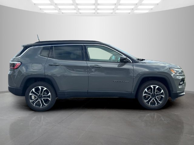 Certified 2024 Jeep Compass Limited AWD/4WD image 8