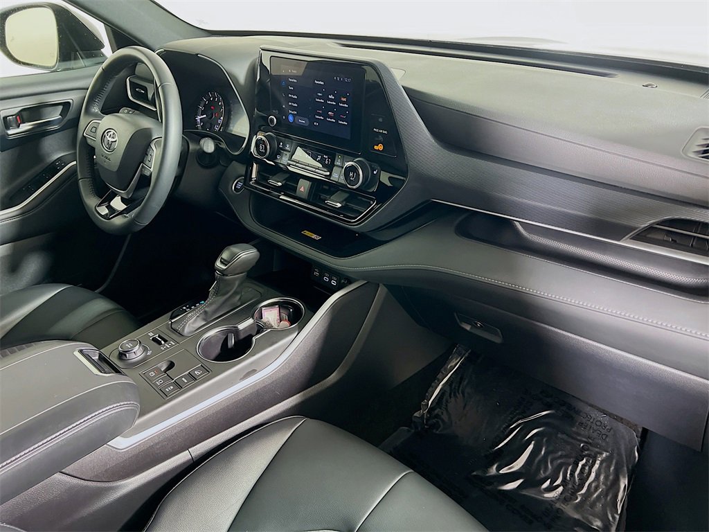 Certified 2024 Toyota Highlander XSE image 26