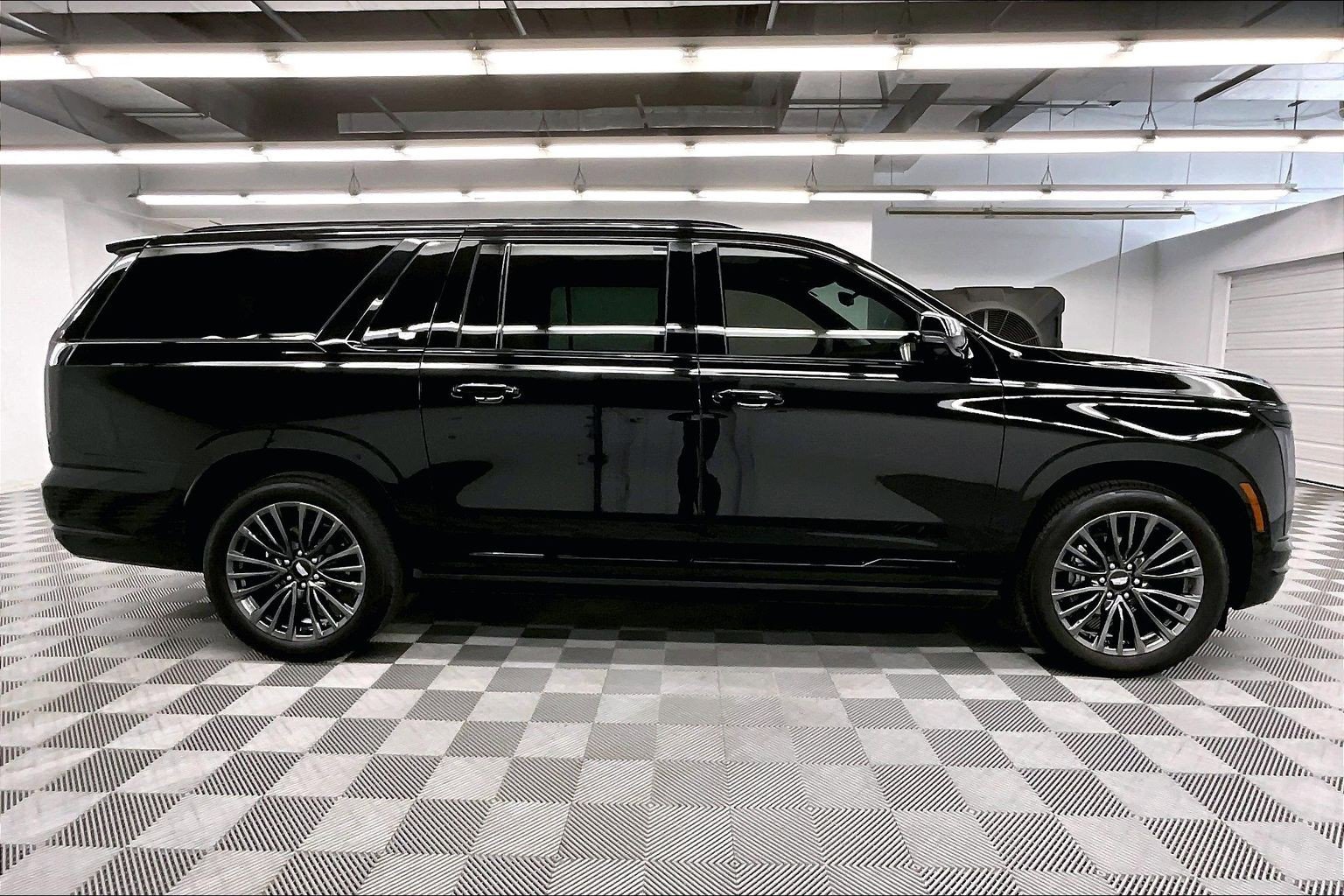 Used 2025 Cadillac Escalade ESV Sport Platinum AWD/4WD image 16