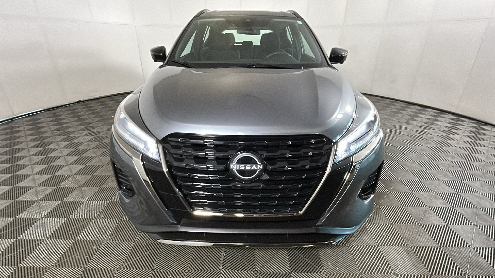 Used 2023 Nissan Kicks SR FWD image 9