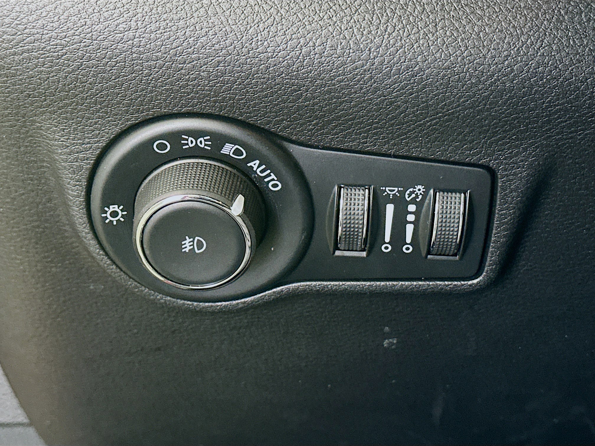 Used 2025 Jeep Compass Limited image 17