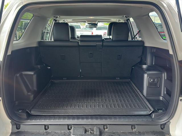 Certified 2020 Toyota 4Runner Venture w/ Moonroof Package AWD/4WD image 21