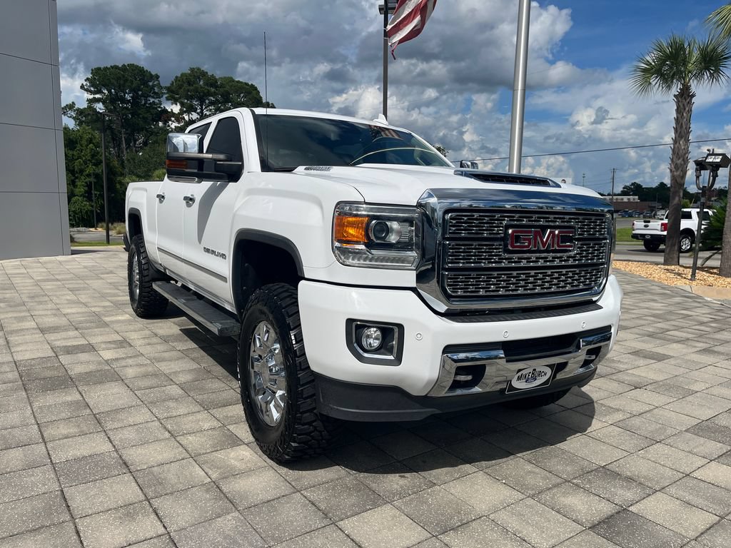 Used 2019 GMC Sierra 2500 Denali w/ Duramax Plus Package AWD/4WD image 9