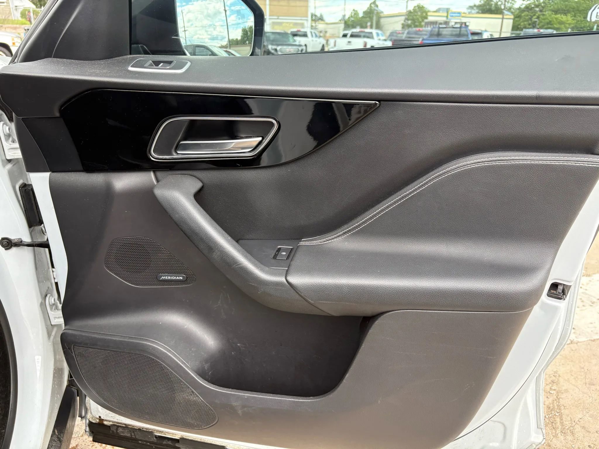 Used 2017 Jaguar F-PACE R-Sport image 18