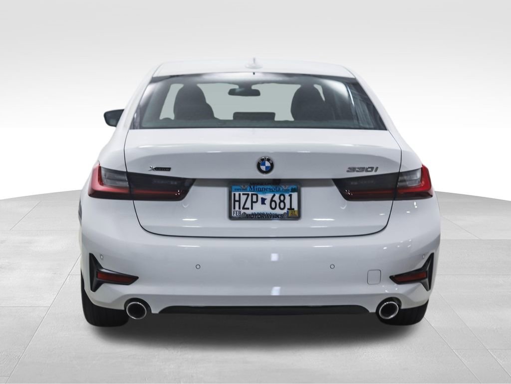 Used 2022 BMW 330i xDrive Sedan w/ Driving Assistance Package image 4