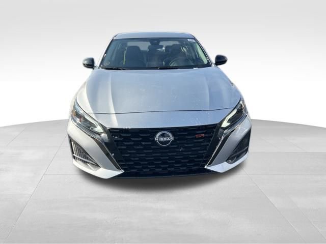 Used 2024 Nissan Altima 2.5 SR video 2