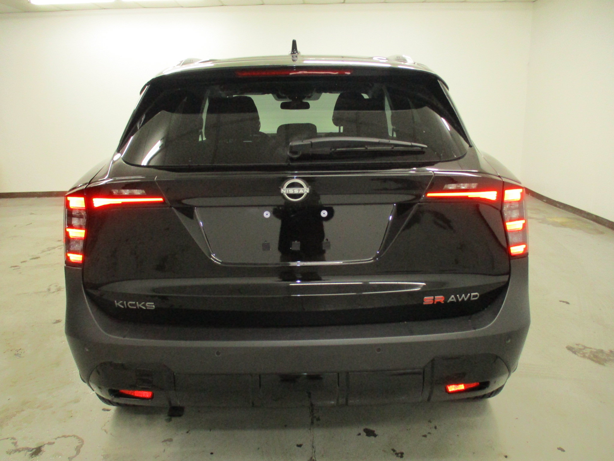 New 2026 Nissan Kicks SR w/ SR Premium Package AWD/4WD image 7