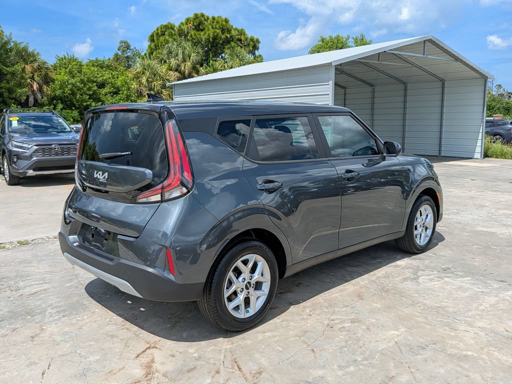 Certified 2025 Kia Soul LX w/ LX Technology Package FWD image 8