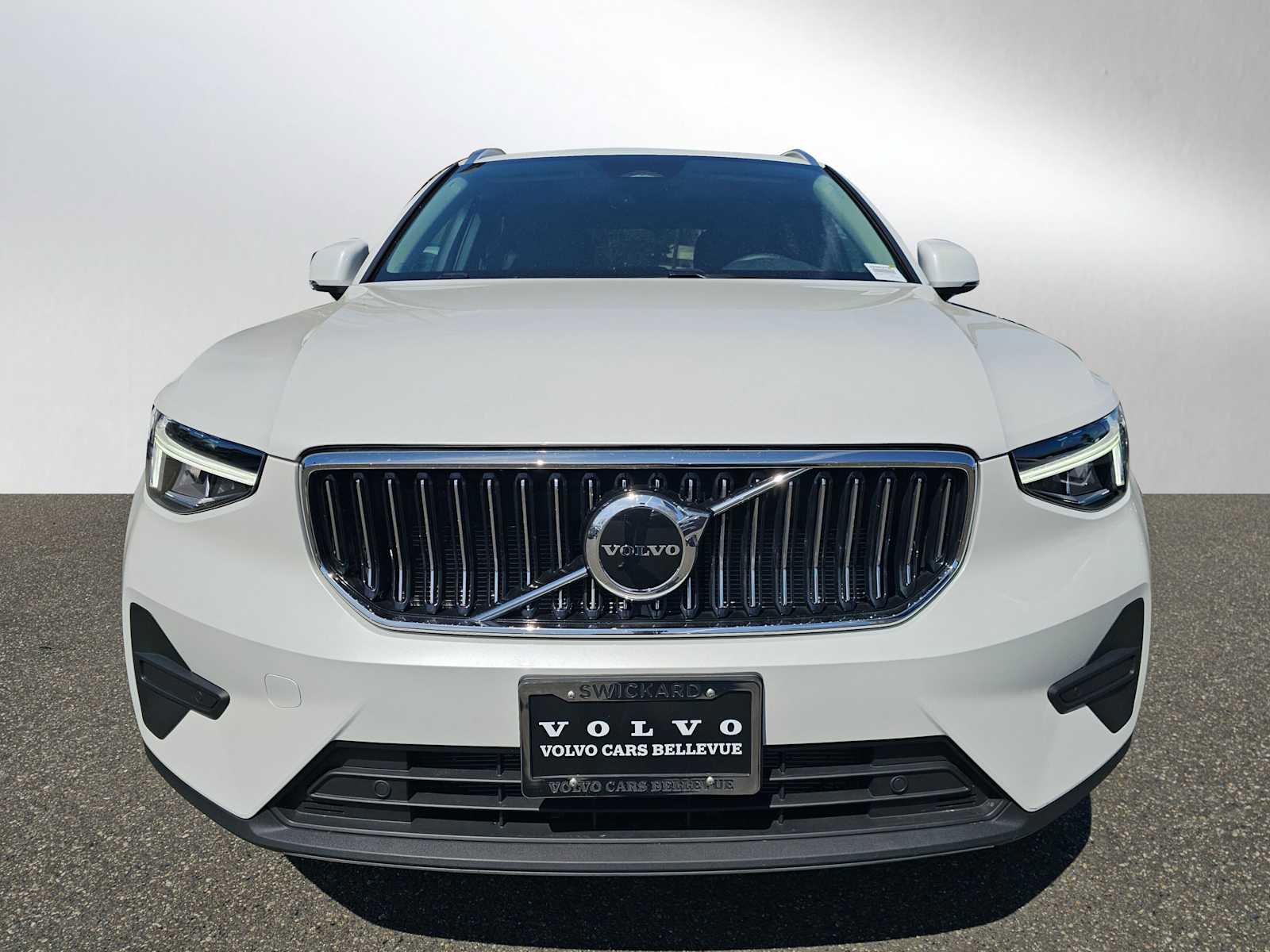 Used 2025 Volvo XC40 B5 Core w/ Protection Package Premier AWD/4WD image 8