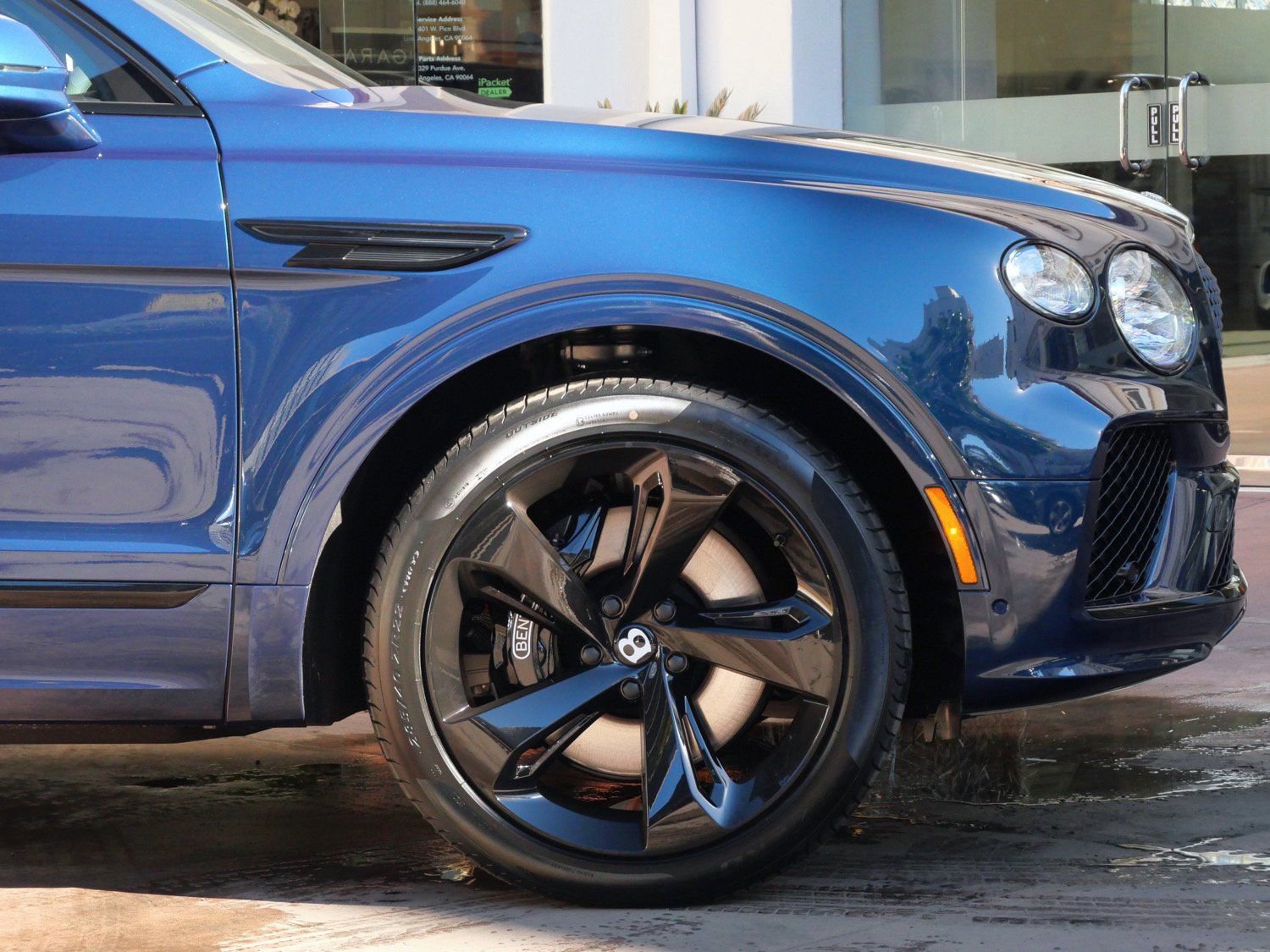 Used 2025 Bentley Bentayga Extended Wheelbase image 6