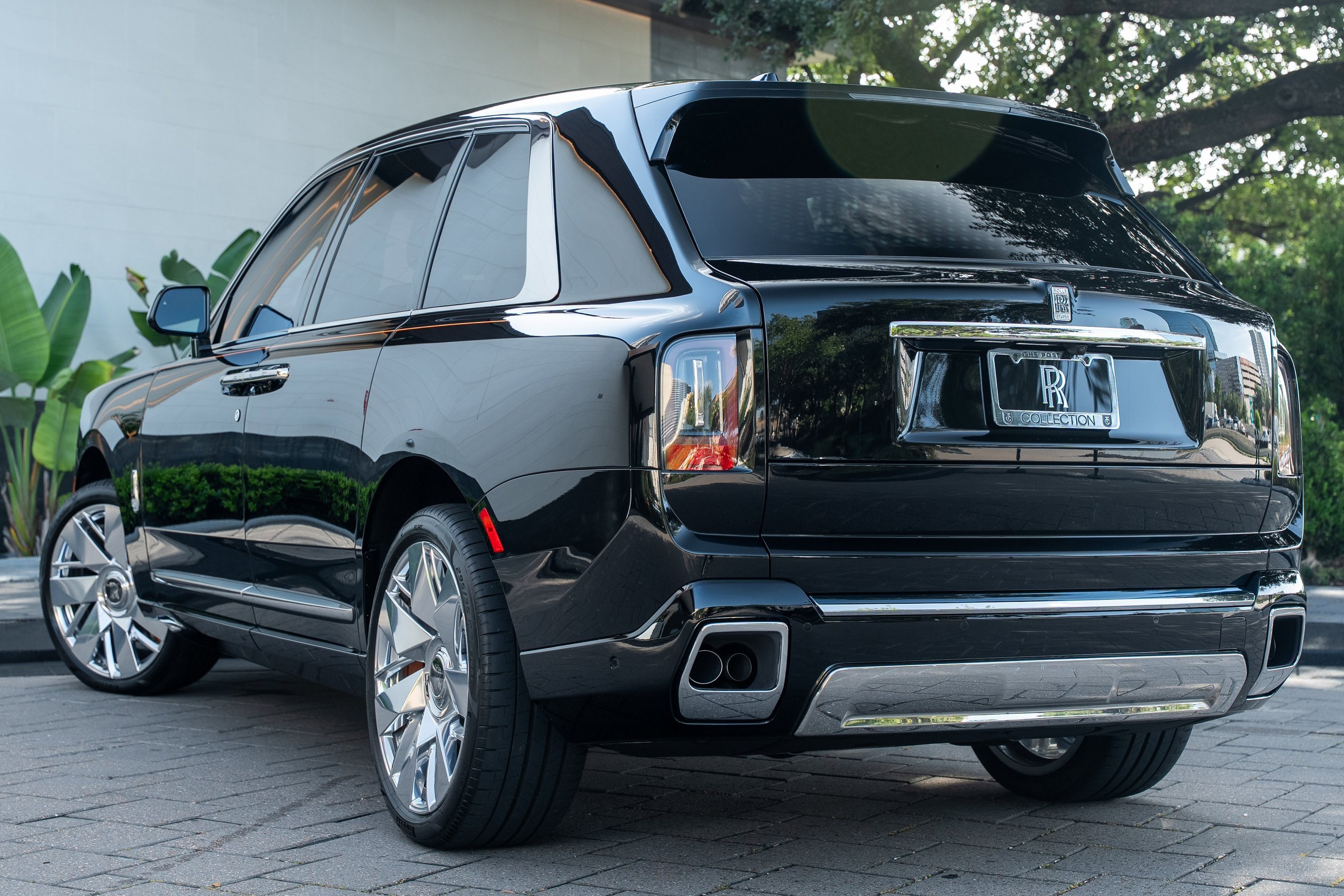Used 2025 Rolls-Royce Cullinan image 54