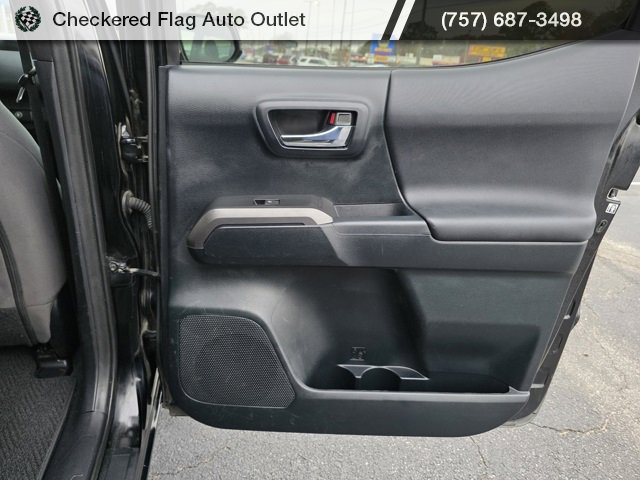 Used 2016 Toyota Tacoma TRD Sport image 45