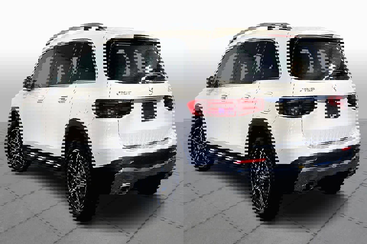 New 2026 Mercedes-Benz GLB 250 4MATIC image 3