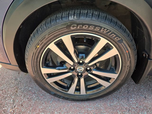 Used 2019 Nissan Kicks SV FWD image 23