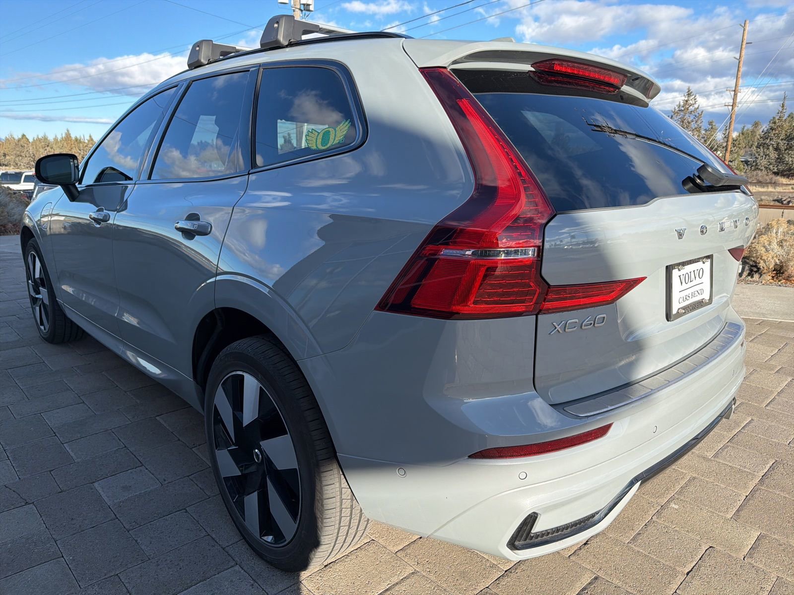 Certified 2025 Volvo XC60 T8 Plus w/ Protection Package Premier image 4