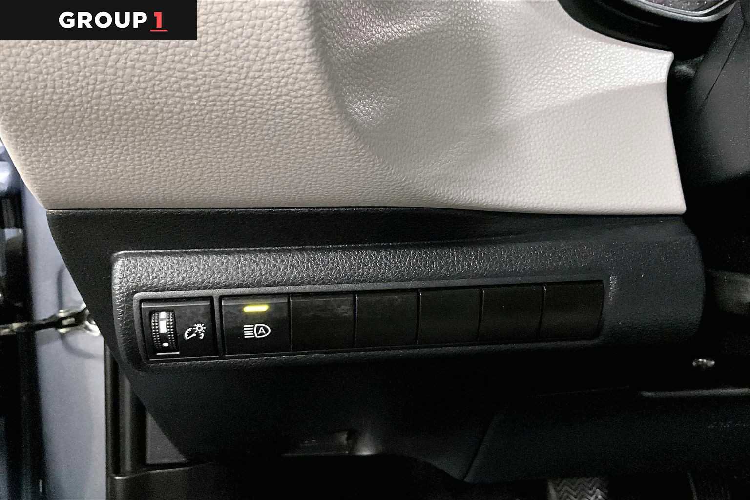 Used 2021 Toyota Corolla LE FWD image 35