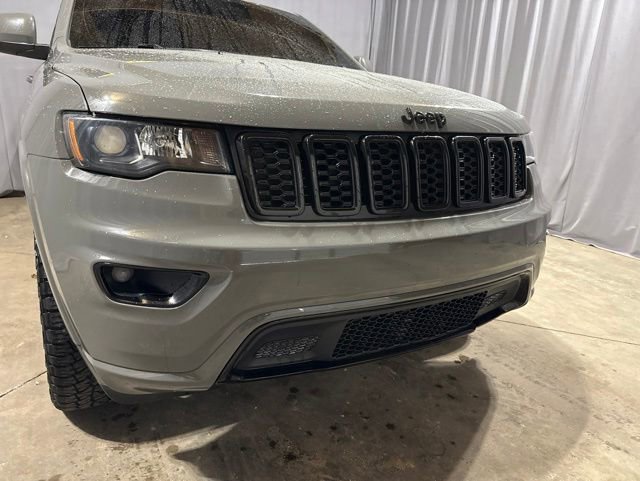Used 2019 Jeep Grand Cherokee Altitude AWD/4WD image 12