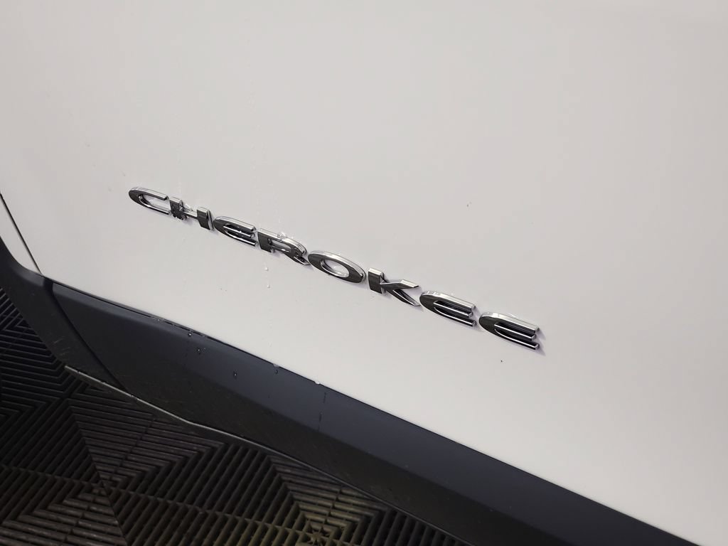 Used 2020 Jeep Cherokee Limited AWD/4WD image 32