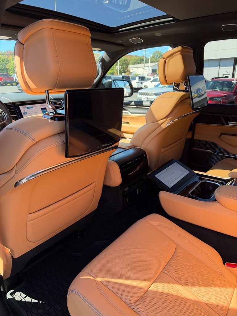 New 2027 Jeep Grand Wagoneer Summit AWD/4WD image 14