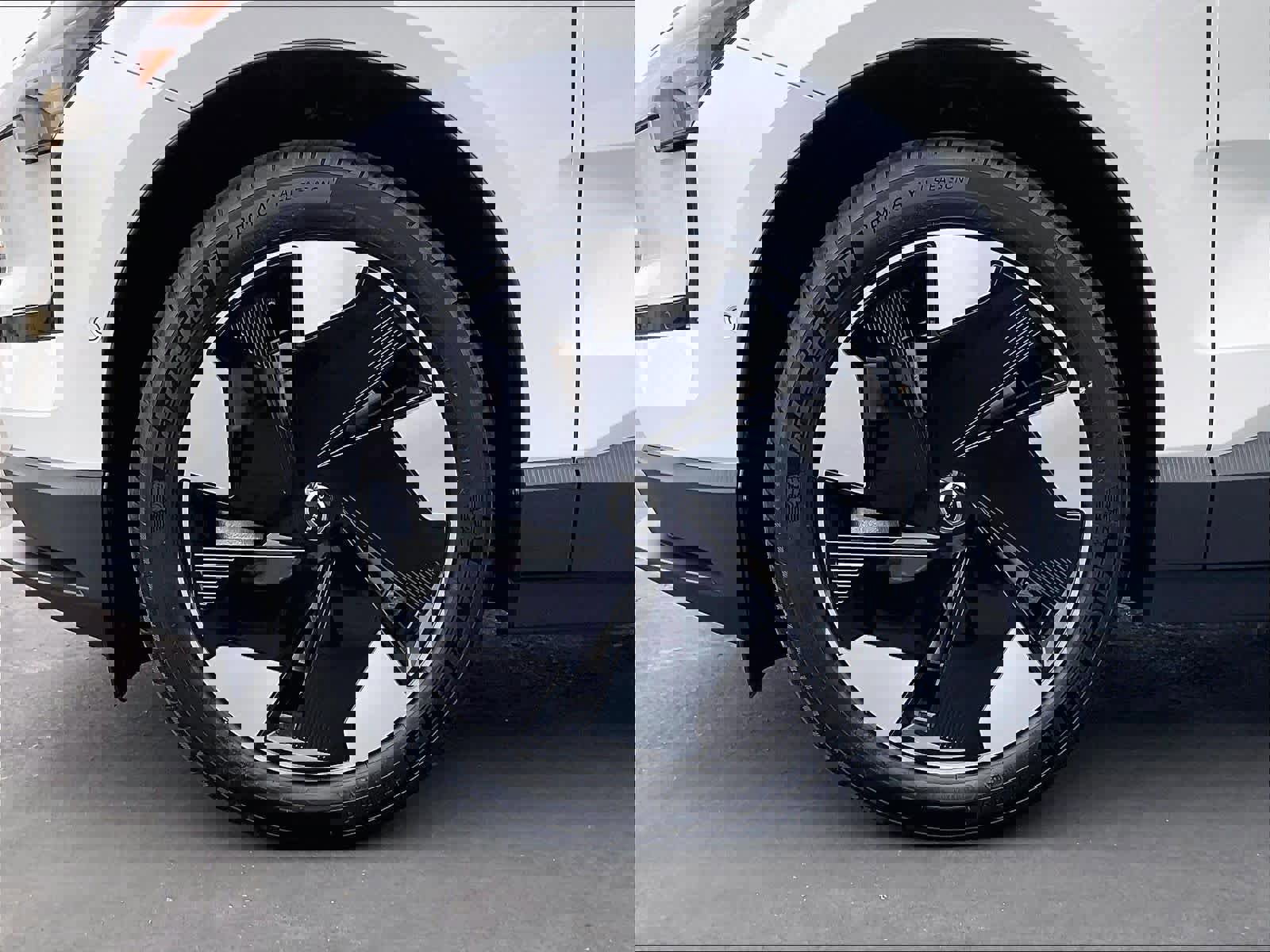 New 2025 Volvo EX30 Ultra w/ Protection Package Premier image 14