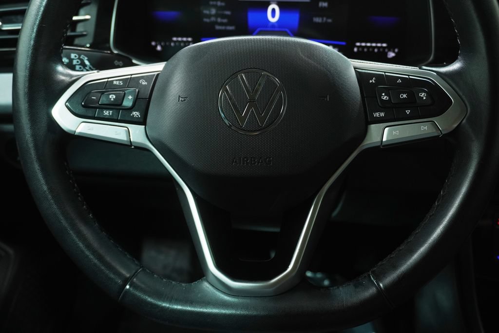 Used 2025 Volkswagen Jetta SE FWD image 13