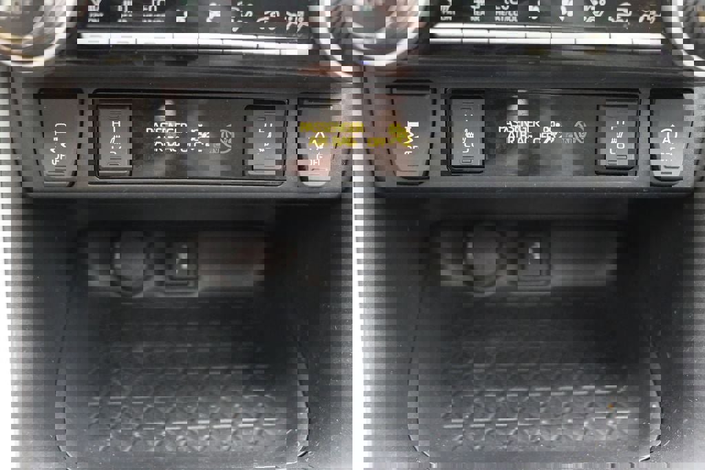 Used 2021 Toyota RAV4 XLE w/ Convenience Package image 23